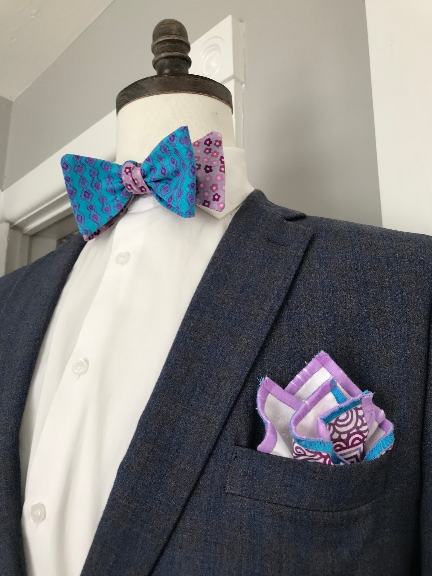 Lavender and blue print reversible Bowtie set (traditional(