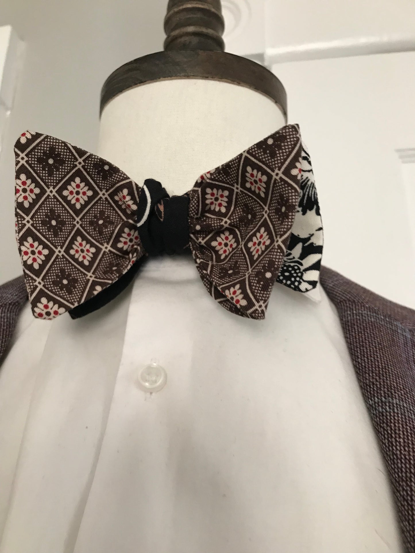 Brown and black reversible Bowtie set (traditional)