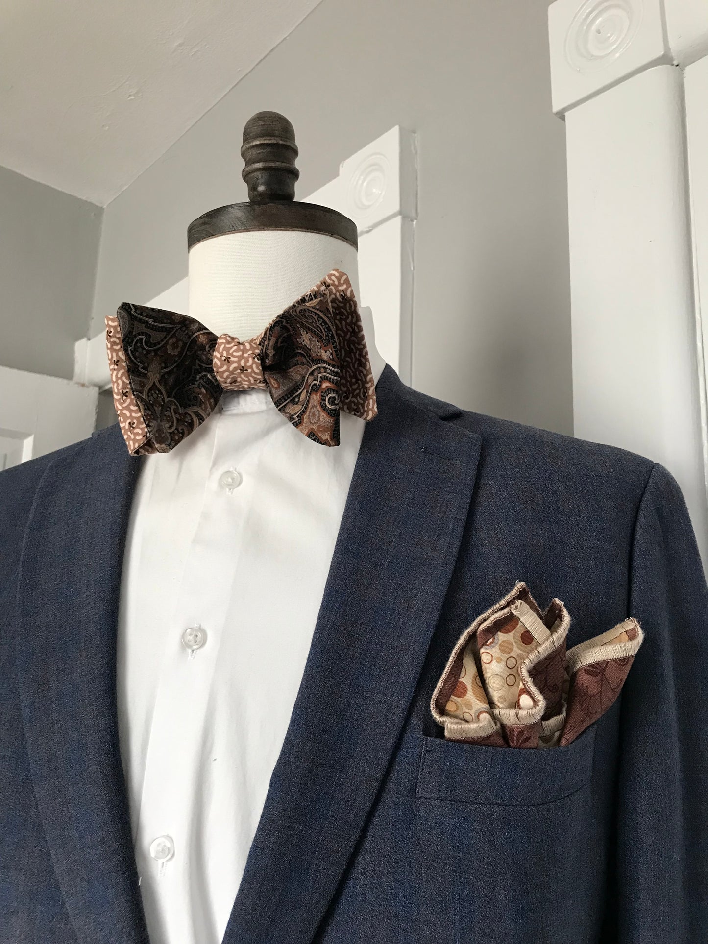 Deep brown paisley and bone print reversible Bowtie set (FATBOW)