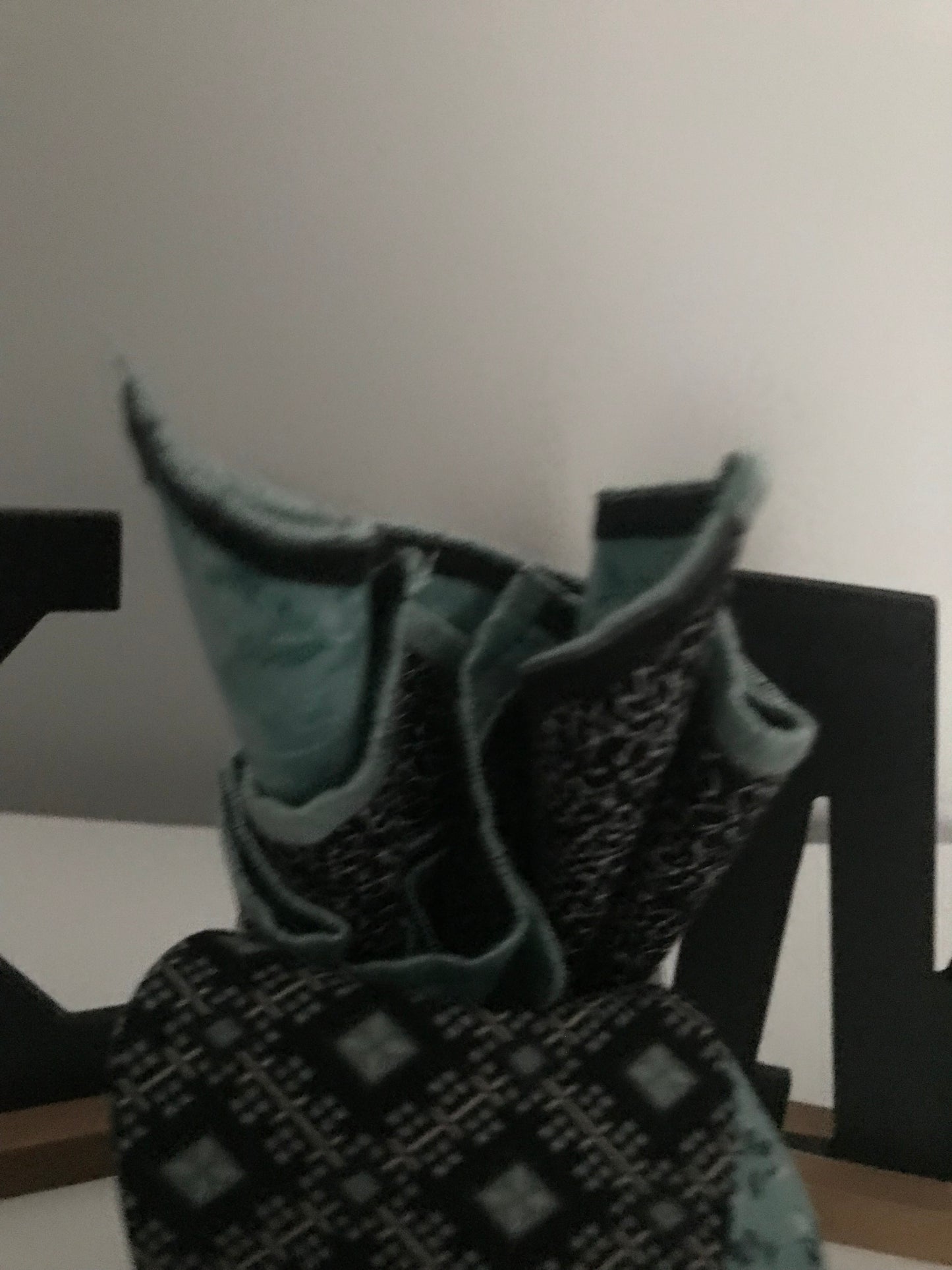 Black and teal print Reversible Bow tie Set