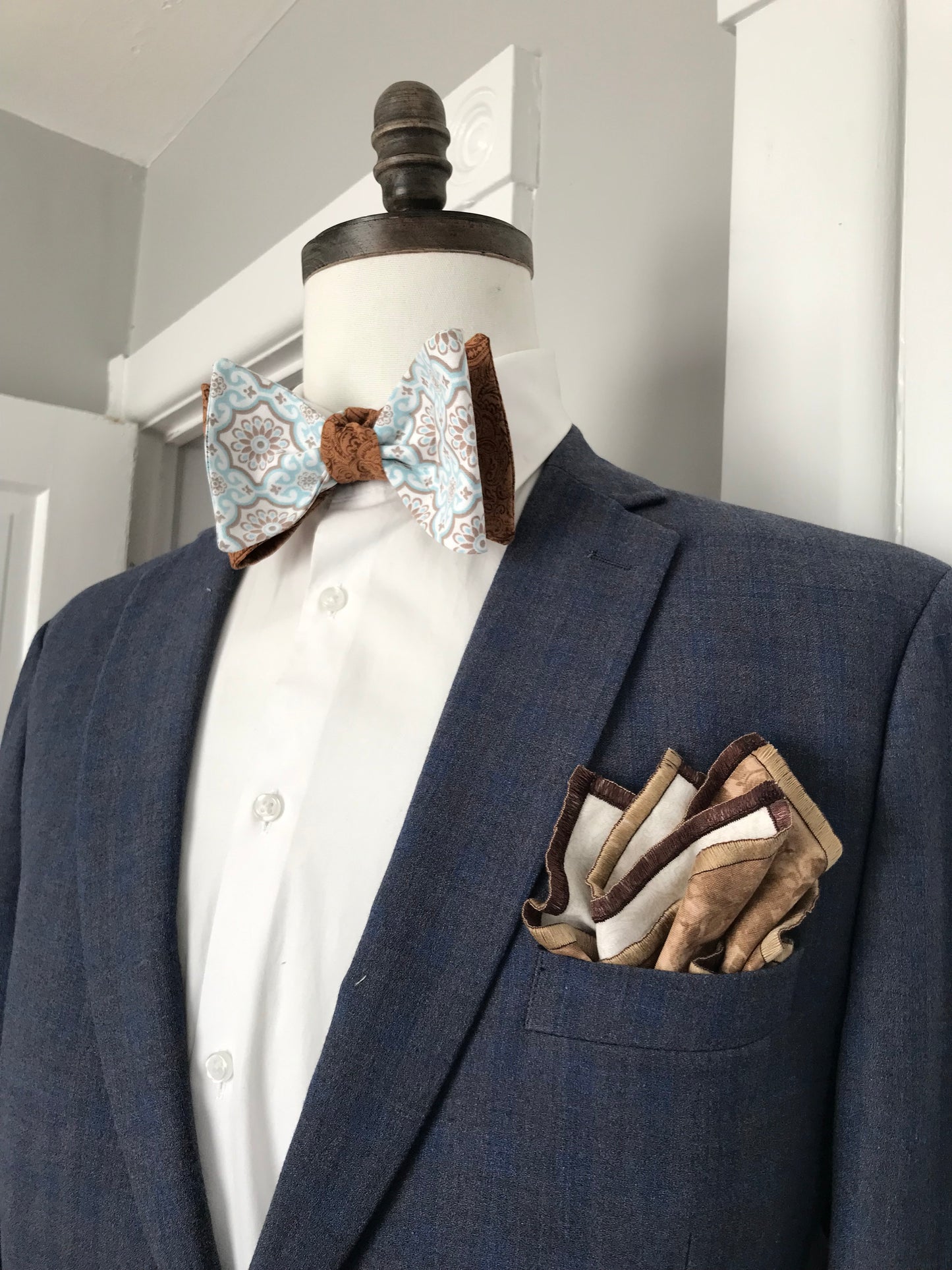 Light blue with brown and brown paisley reversible Bowtie set (FATBOW)