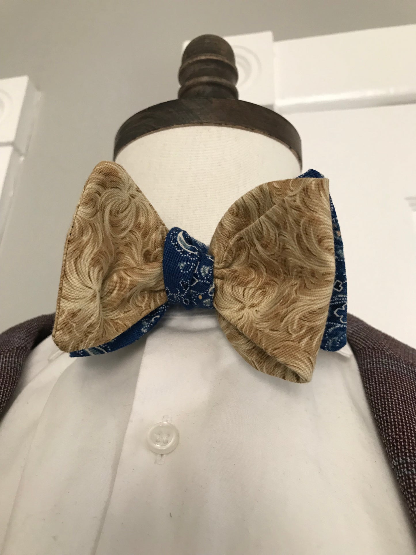 Blue and gold reversible Bowtie set (traditional)