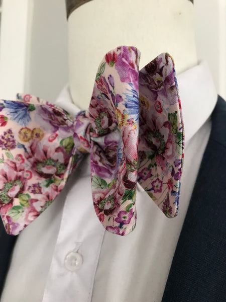 Pinkish Multi Flower print Bowtie Set