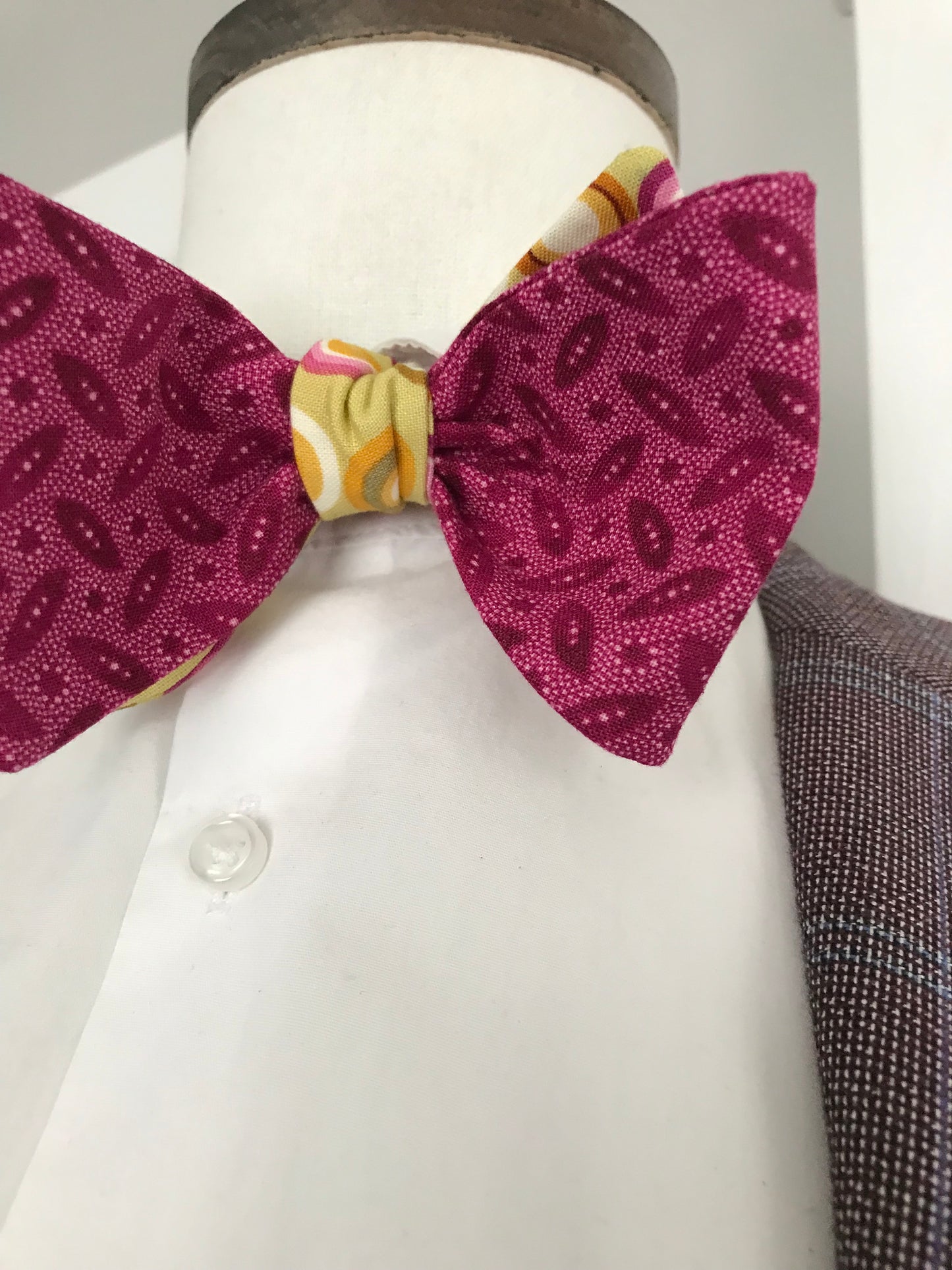 Them Mountain View Bowtie Set (Traditional)