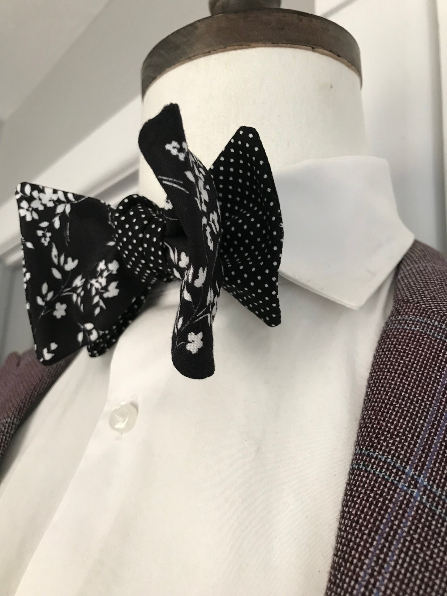 Black print and black and white paisley print reversible Bowtie set (traditional