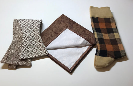 Brown and white print reversible Bowtie set with blending socks