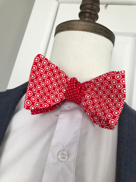 Red circle print with red dots reversible Bowtie set