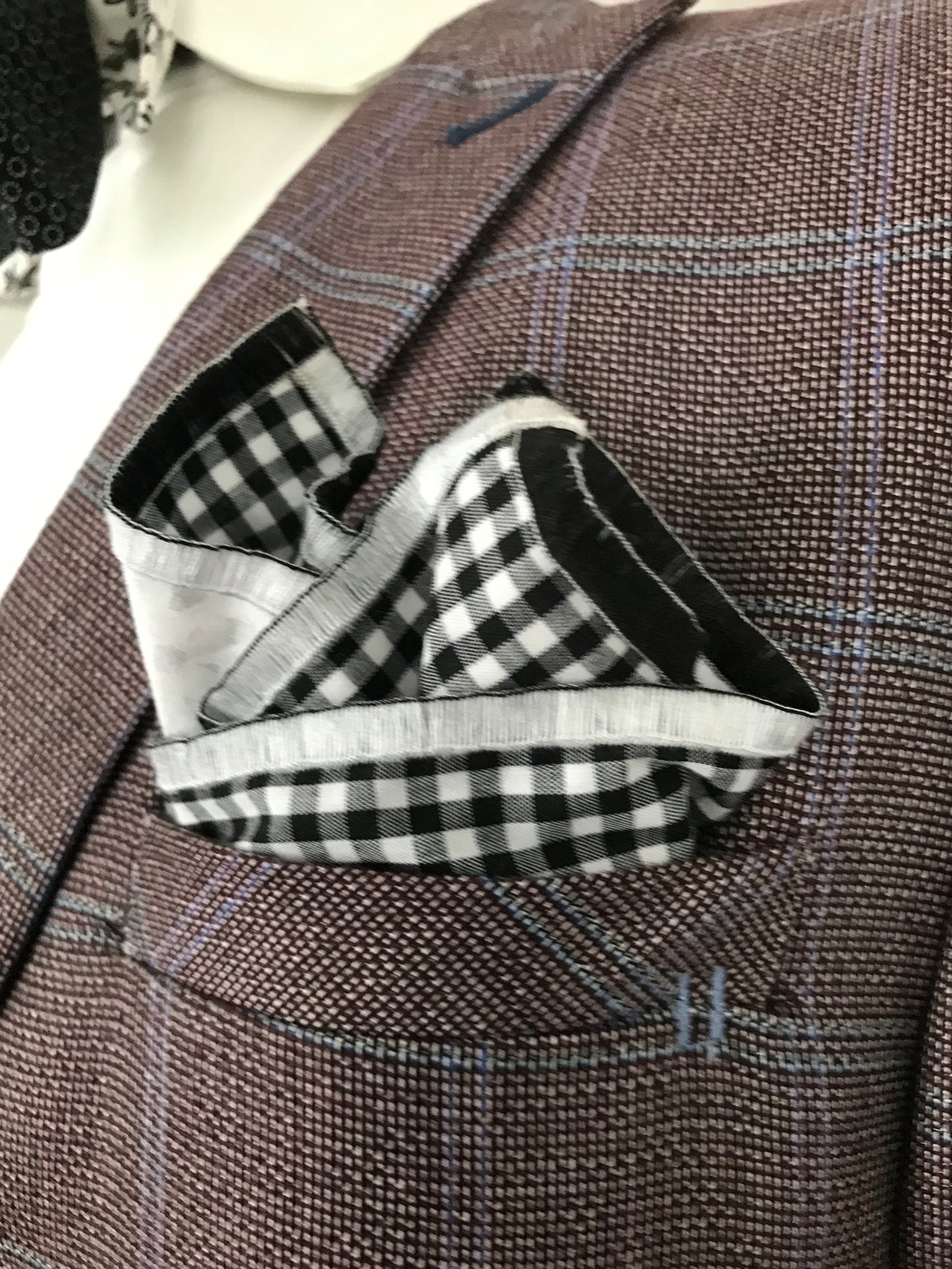 Black print with white and black print reversible Bowtie set (FATBOW)