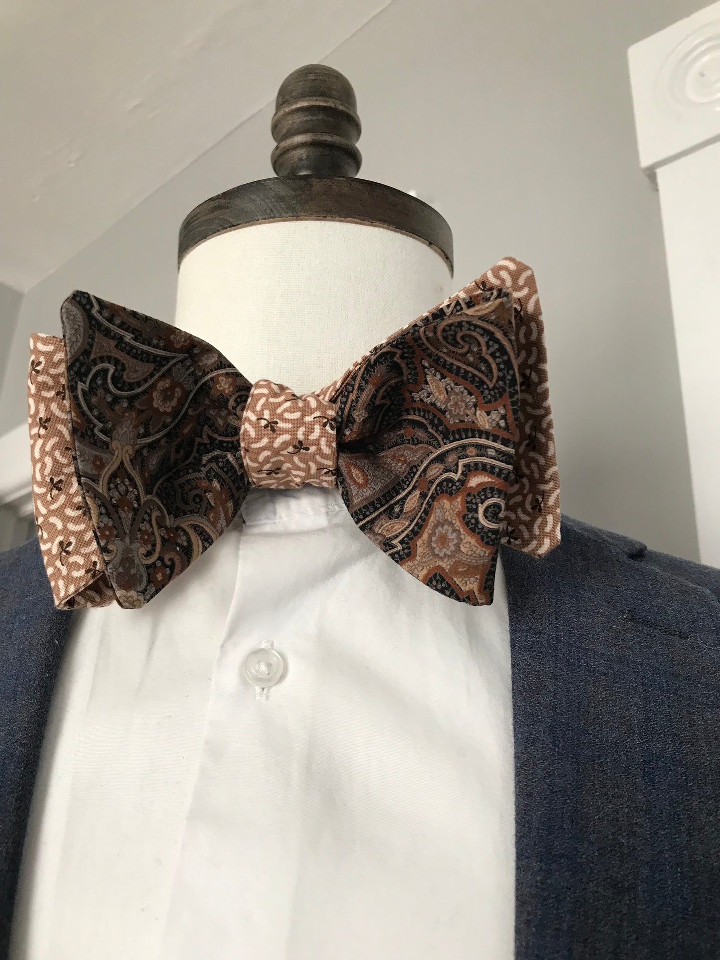 Deep brown paisley and bone print reversible Bowtie set (FATBOW)