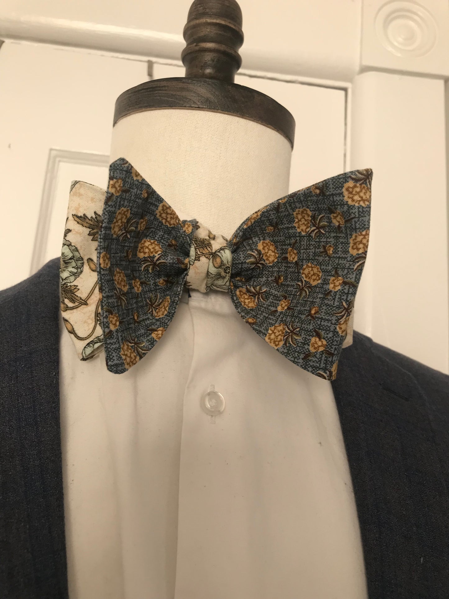 Grey and gold tone reversible Bowtie set (FATBOW)