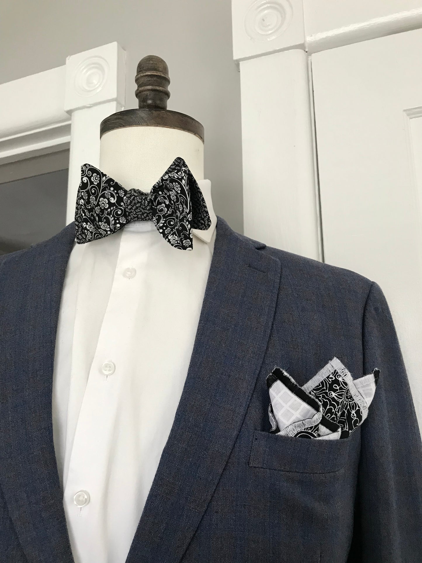 Black and white print reversible Bowtie set (traditional)