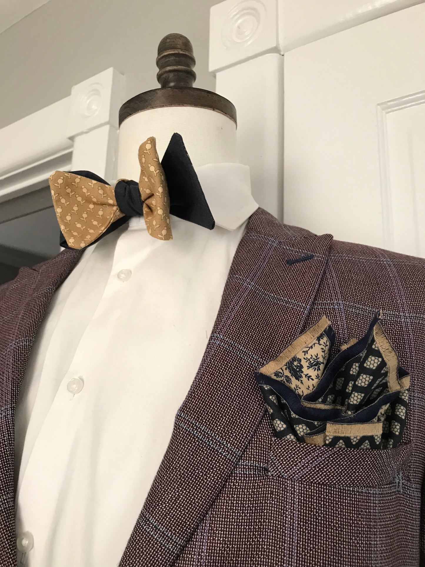 Blue and beige reversible Bowtie set (traditional)