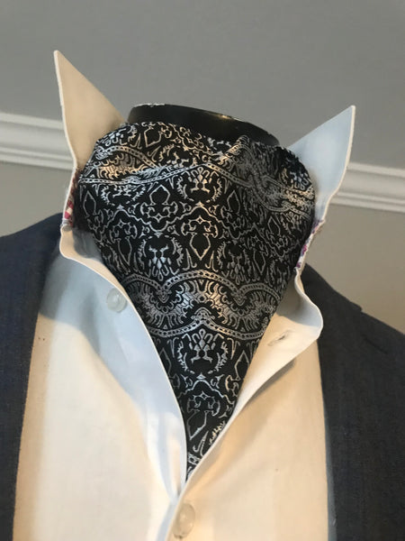 Black and silver Ascot set