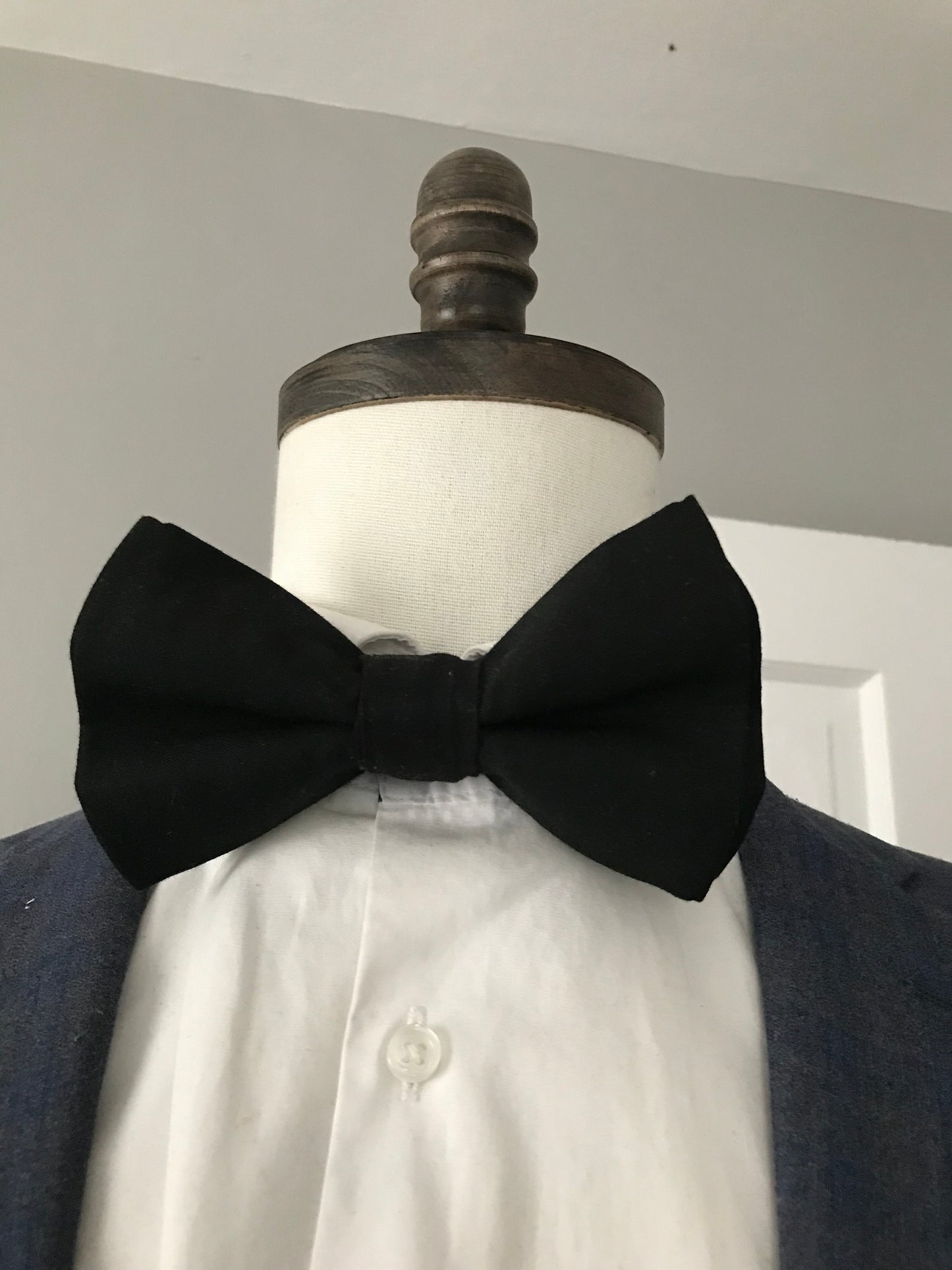Black prettied bowtie