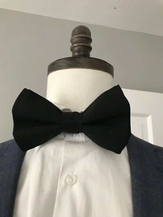 Black prettied bowtie