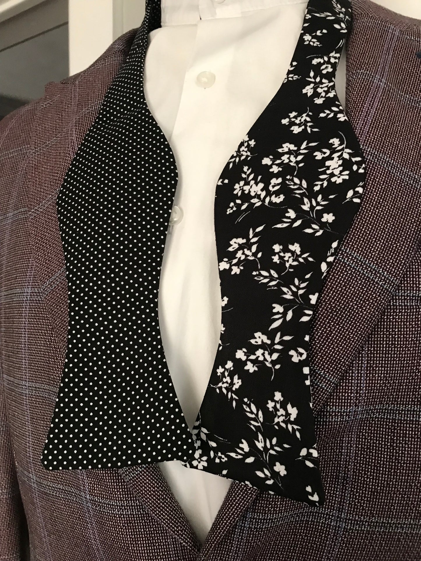 Black print and black and white paisley print reversible Bowtie set (traditional