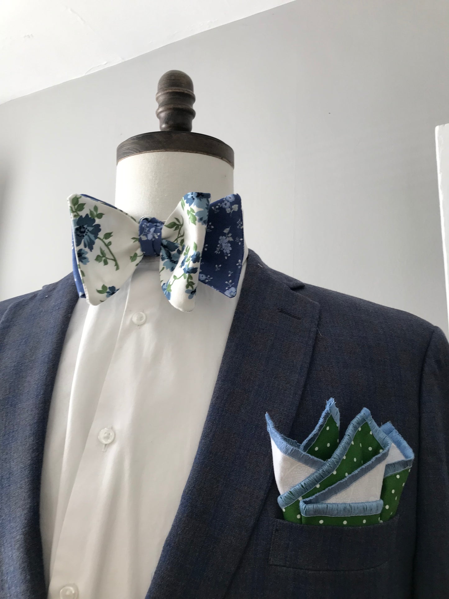 Blue and green print reversible Bowtie set (FATBOW)