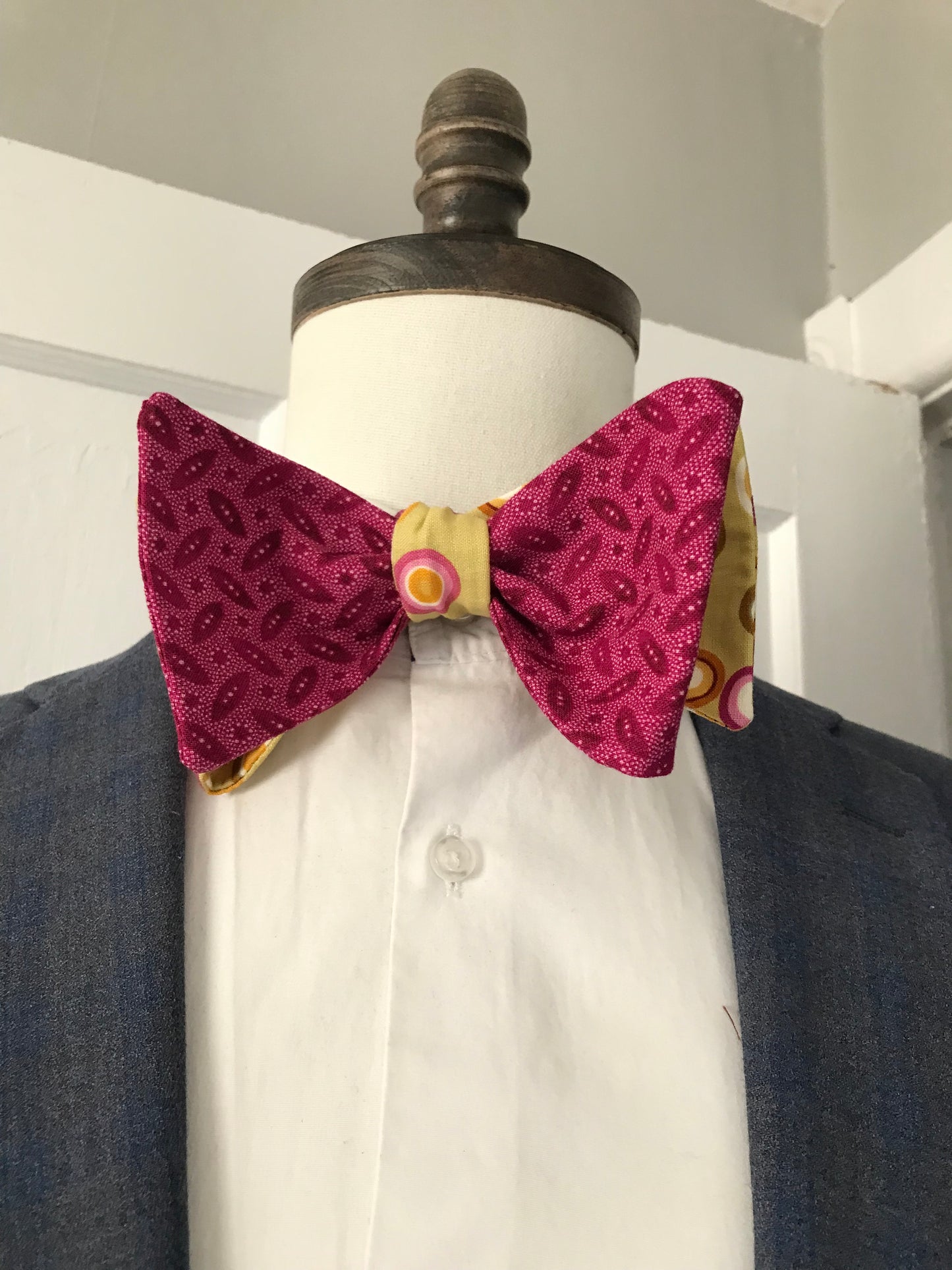 Rose and green print reversible Bowtie set (FATBOW)