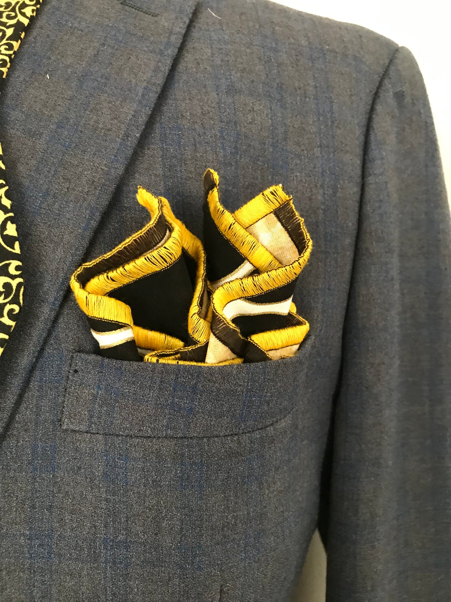 Black and gold print reversible Bowtie set (FATBOW)