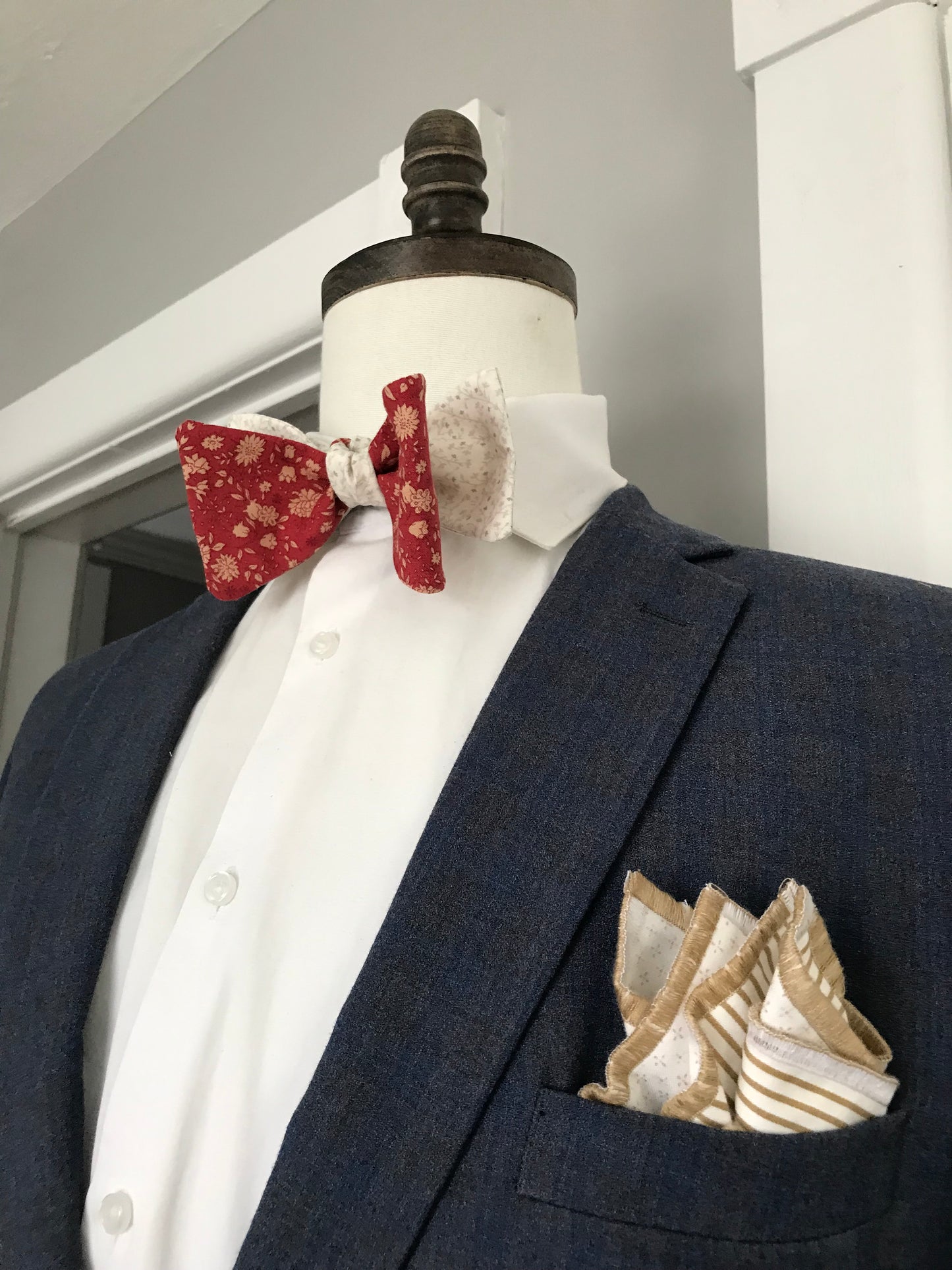 Red and Tan reversible print Bowtie Set (traditional)