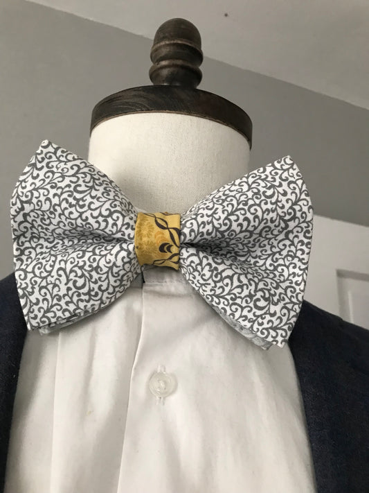 Light grey prettied bowtie