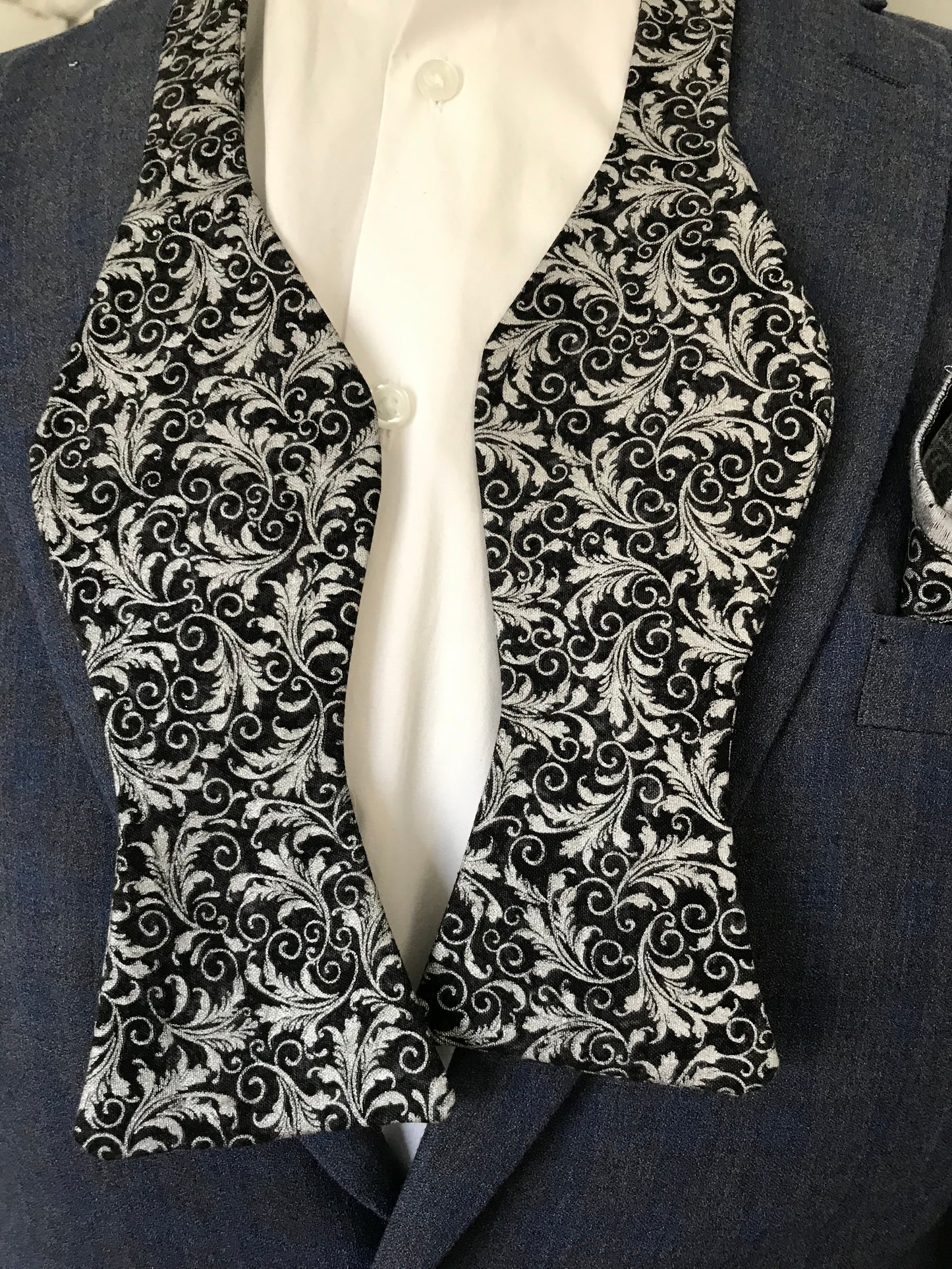 Black and silver Bowtie set (FATBOW)