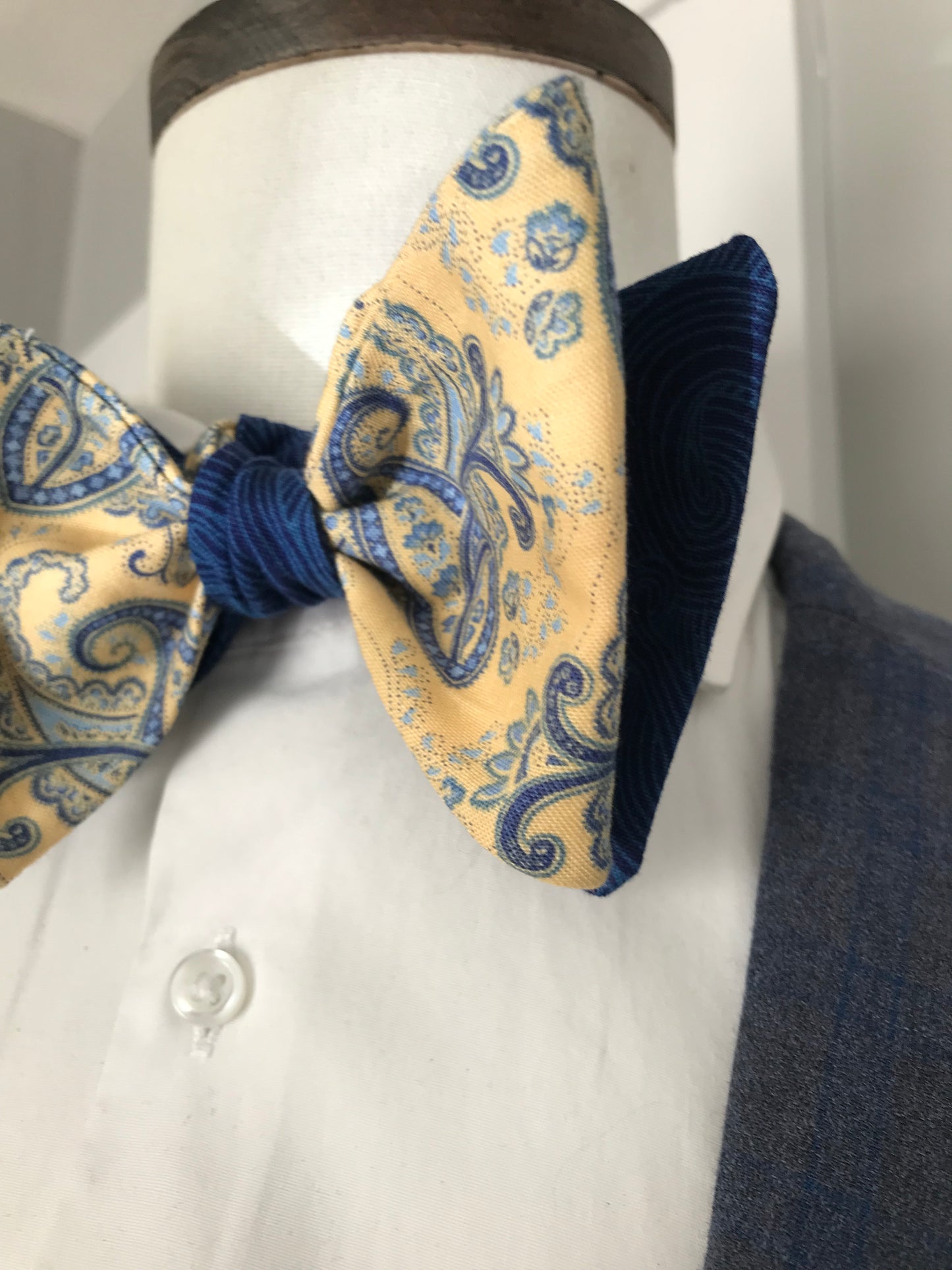 Yellow paisley and blue reversible Bowtie set (FATBOW)