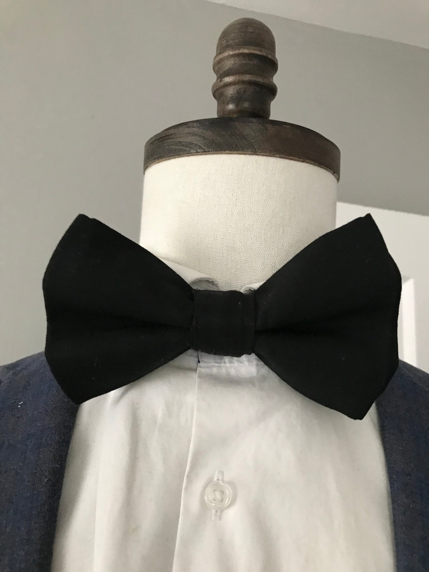 Black prettied bowtie