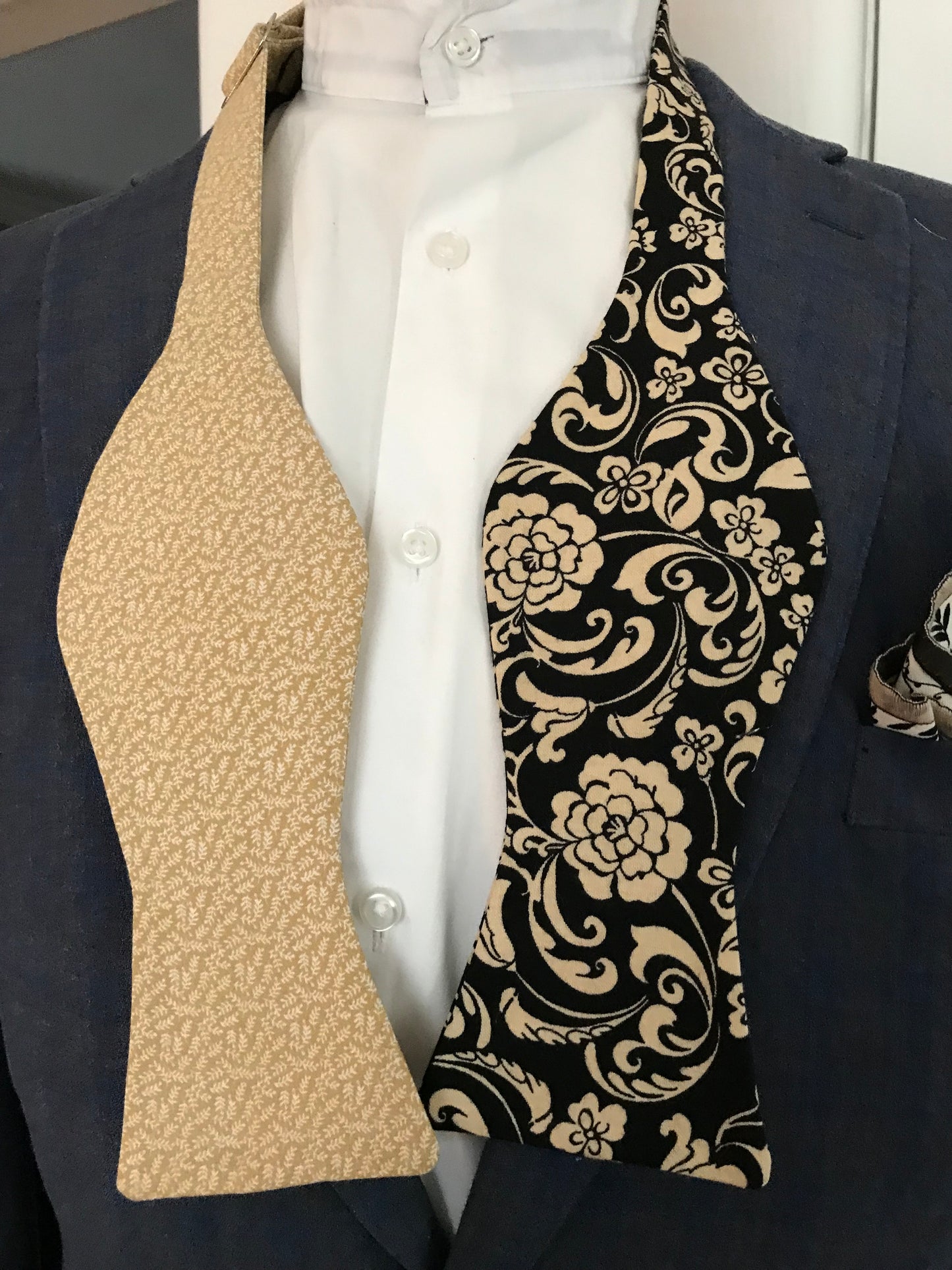 Black and beige print reversible Bowtie set (FATBOW)