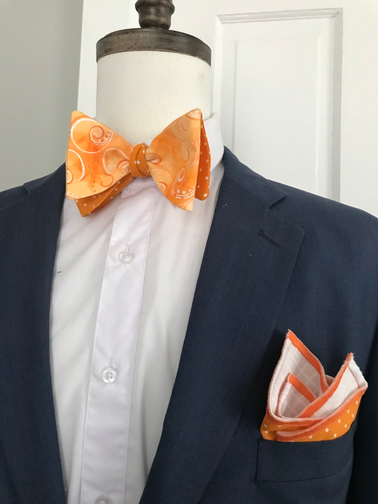 Orange circle and orange dot reversible Bowtie set (traditional)