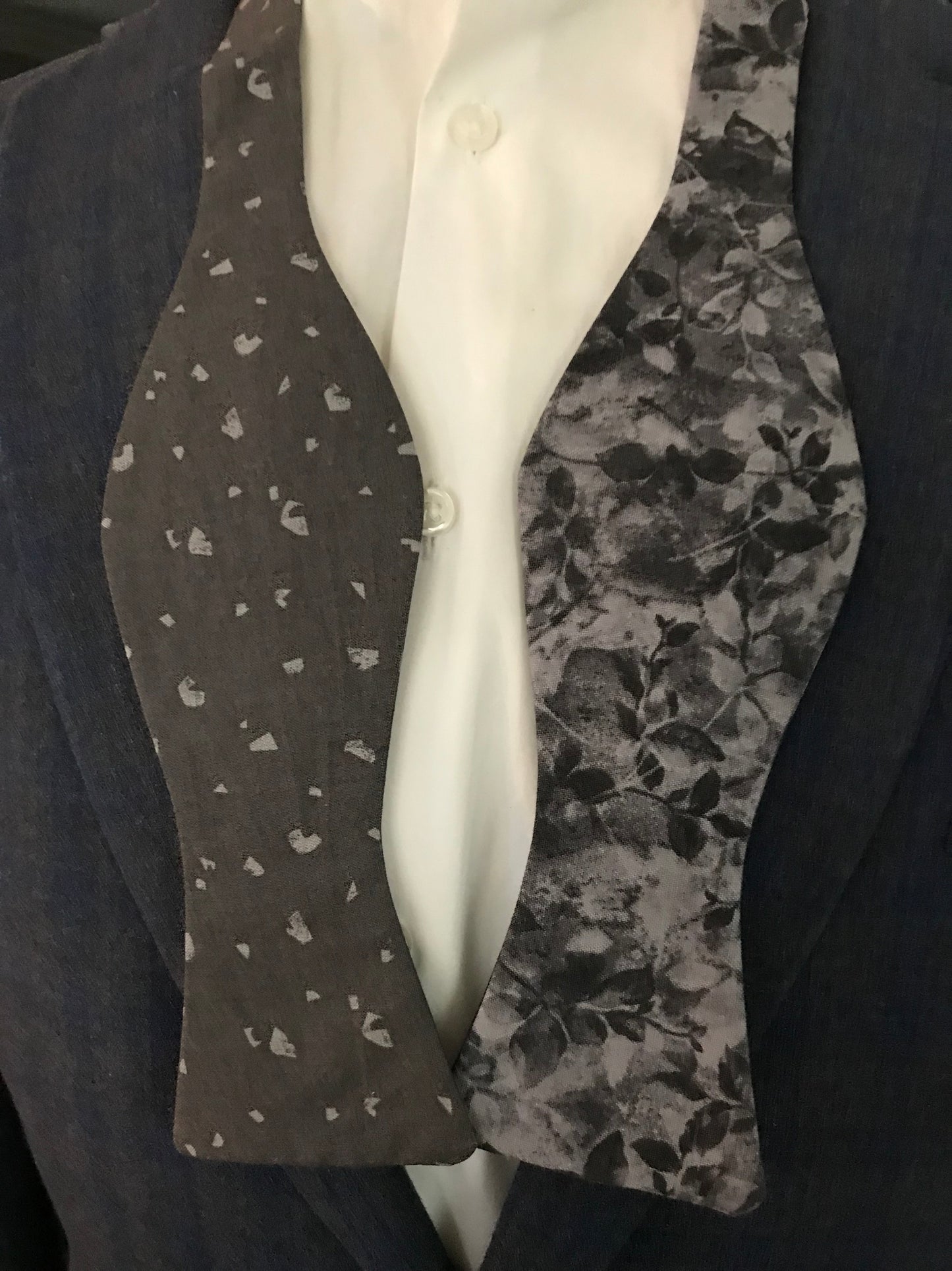 Dark grey and grey print reversible Bowtie set (traditional)