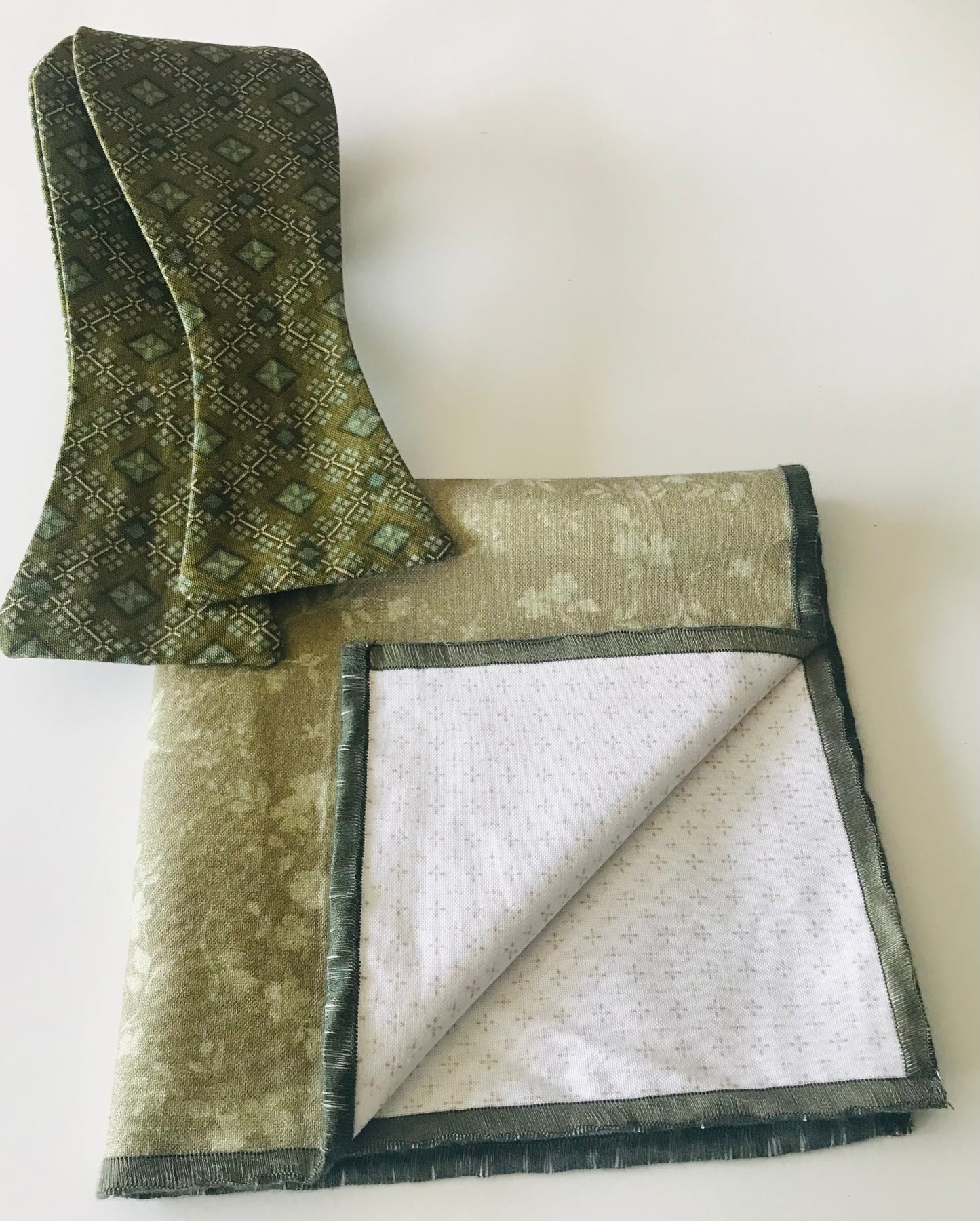 Green on green print Bowtie Set (TRADITIONAL)