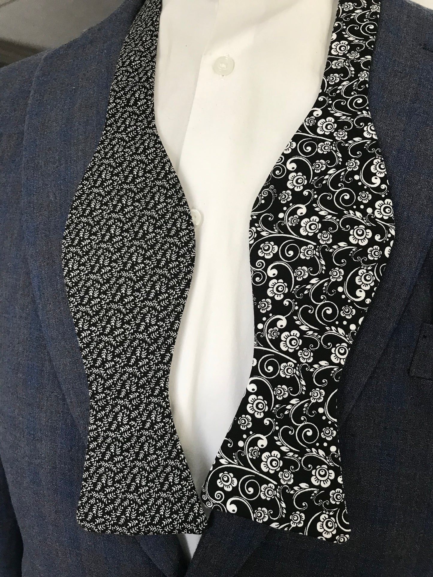 Black and white print reversible Bowtie set (traditional)