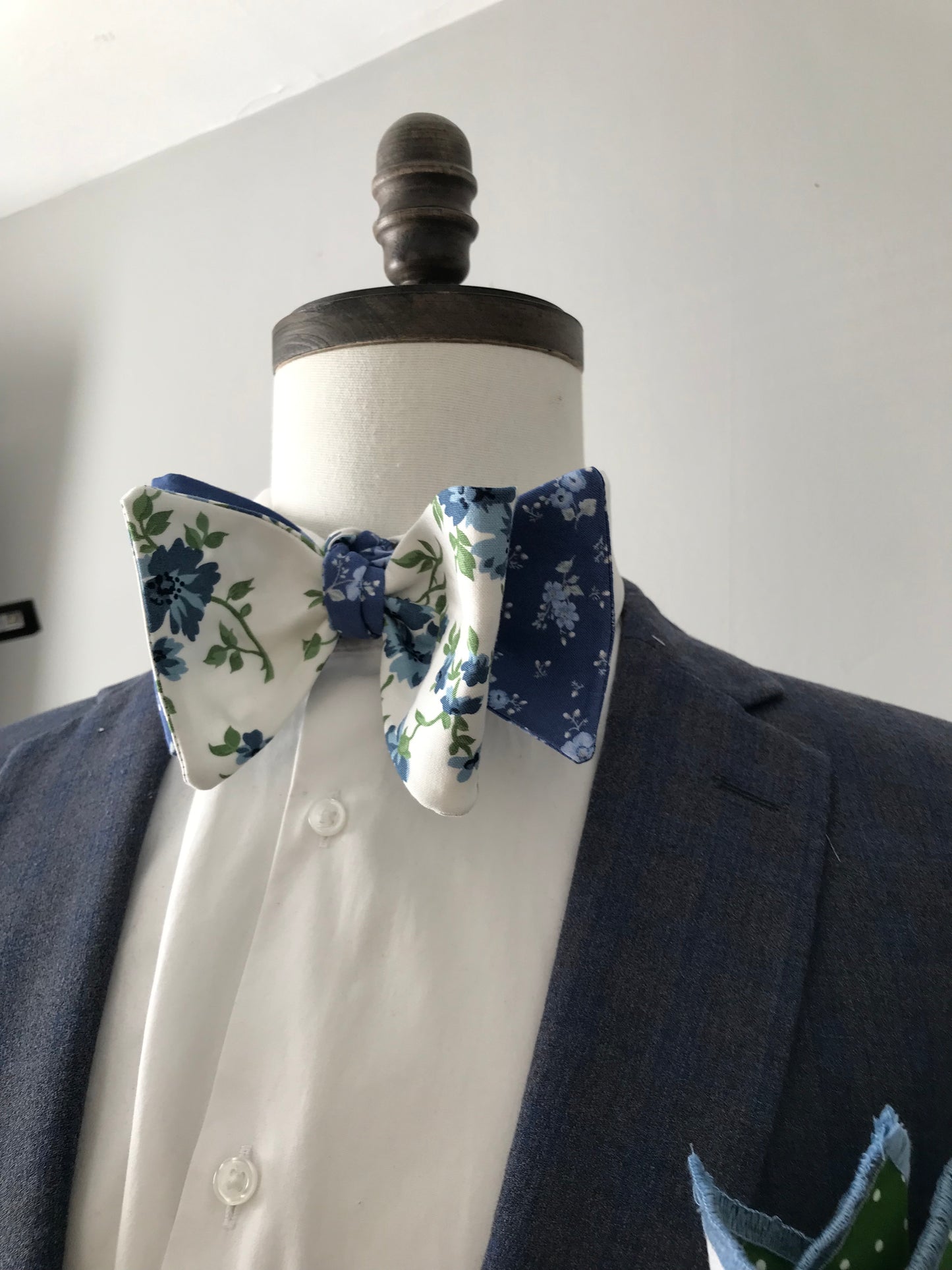 Blue and green print reversible Bowtie set (FATBOW)