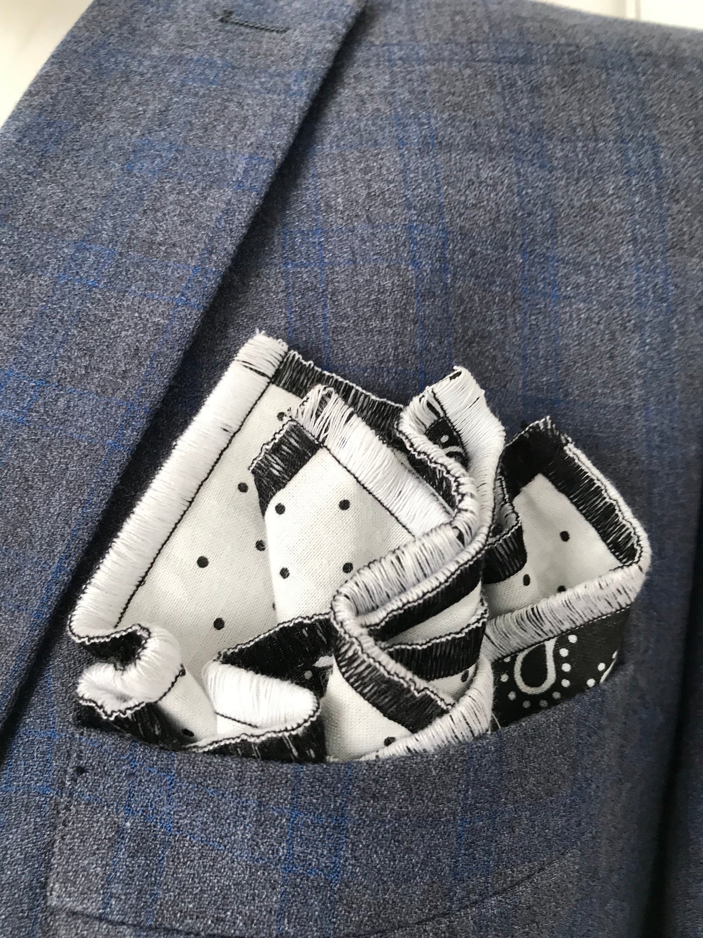 Black paisley and white print reversible Bowtie set (FATBOW)