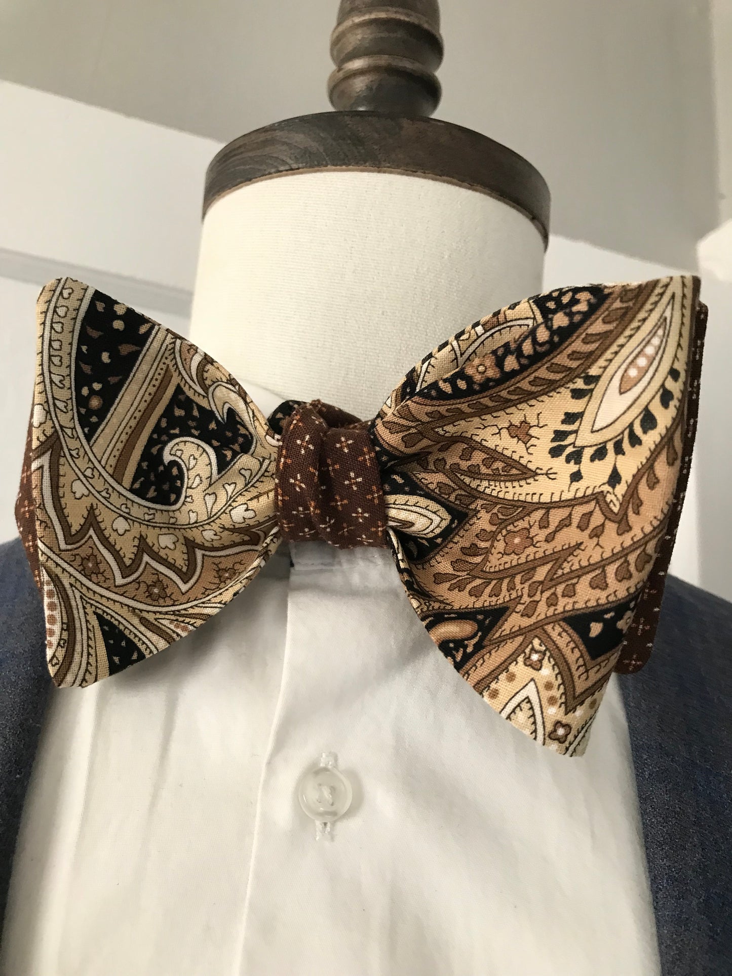 Brown paisley and brown print reversible Bowtie set (FATBOW)