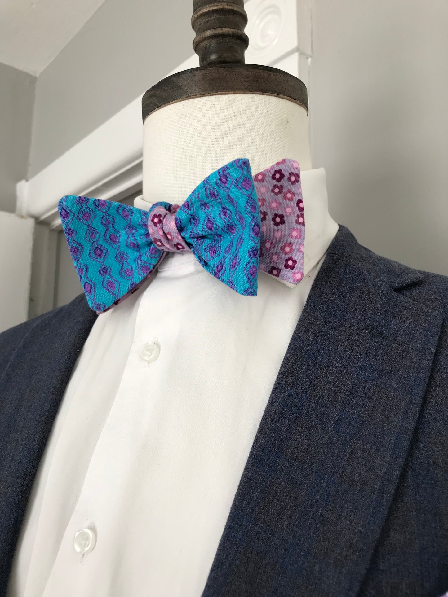 Lavender and blue print reversible Bowtie set (traditional(