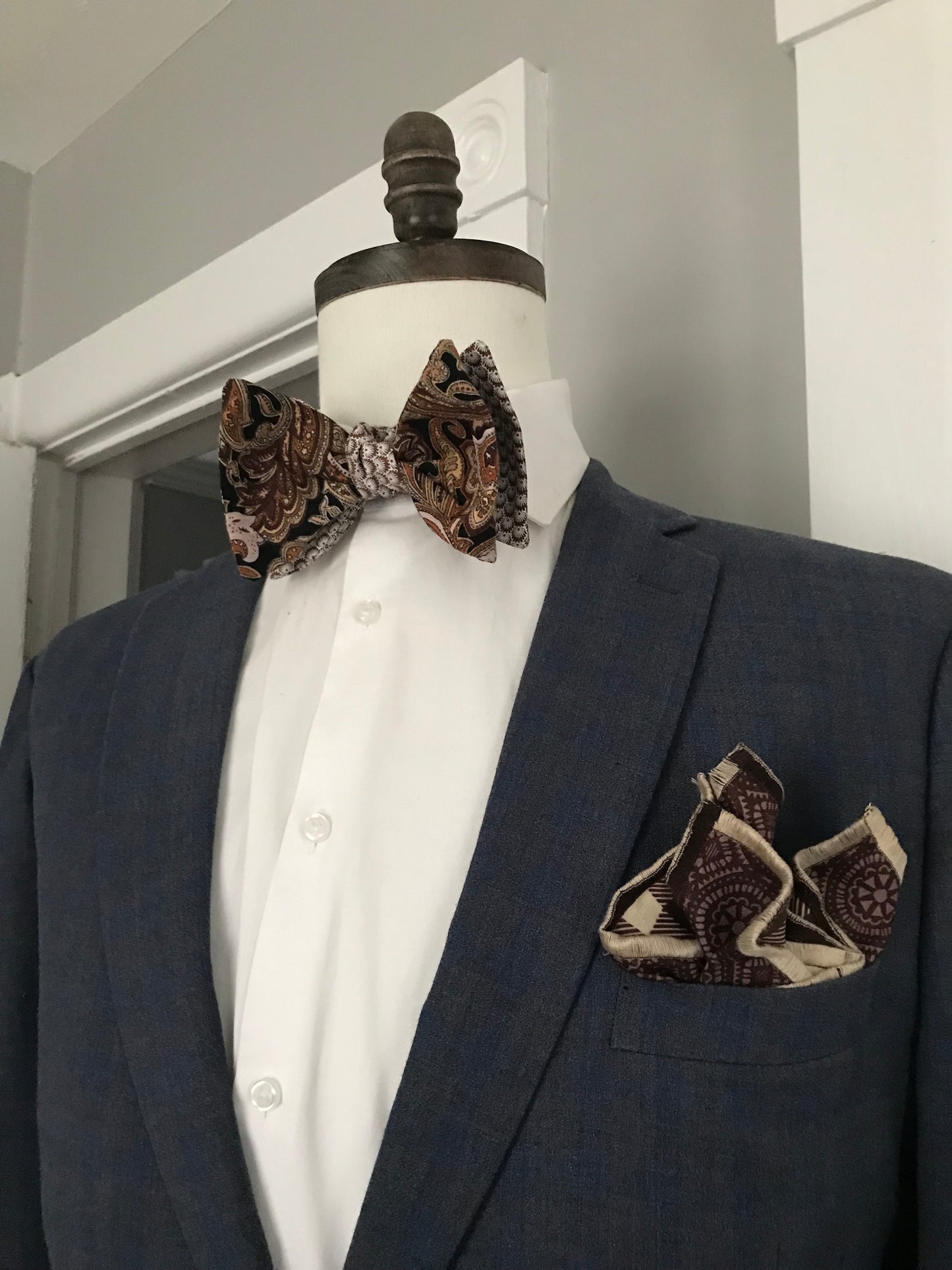 Brown and tan reversible Bowtie set (FATBOW)