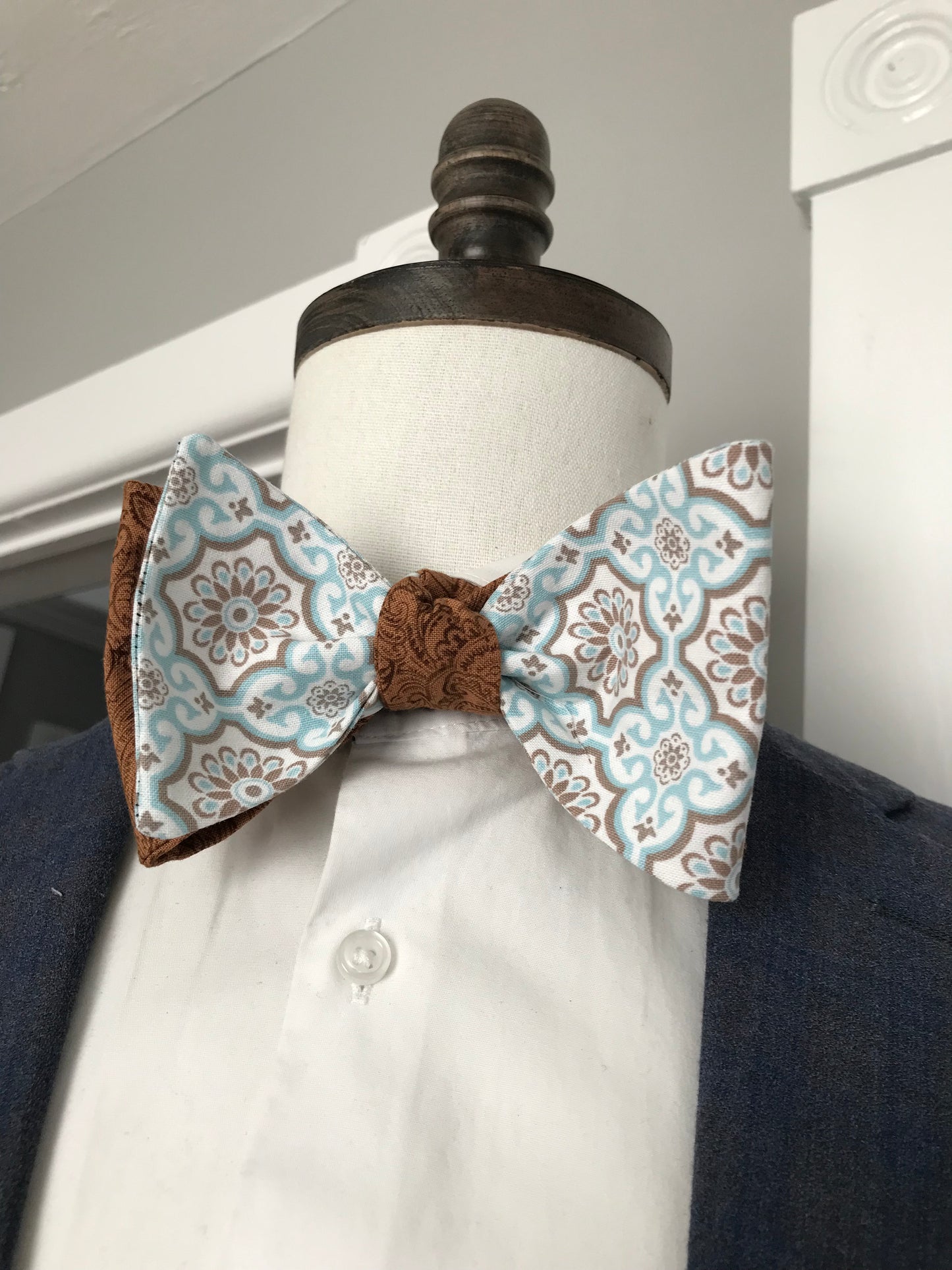 Light blue with brown and brown paisley reversible Bowtie set (FATBOW)