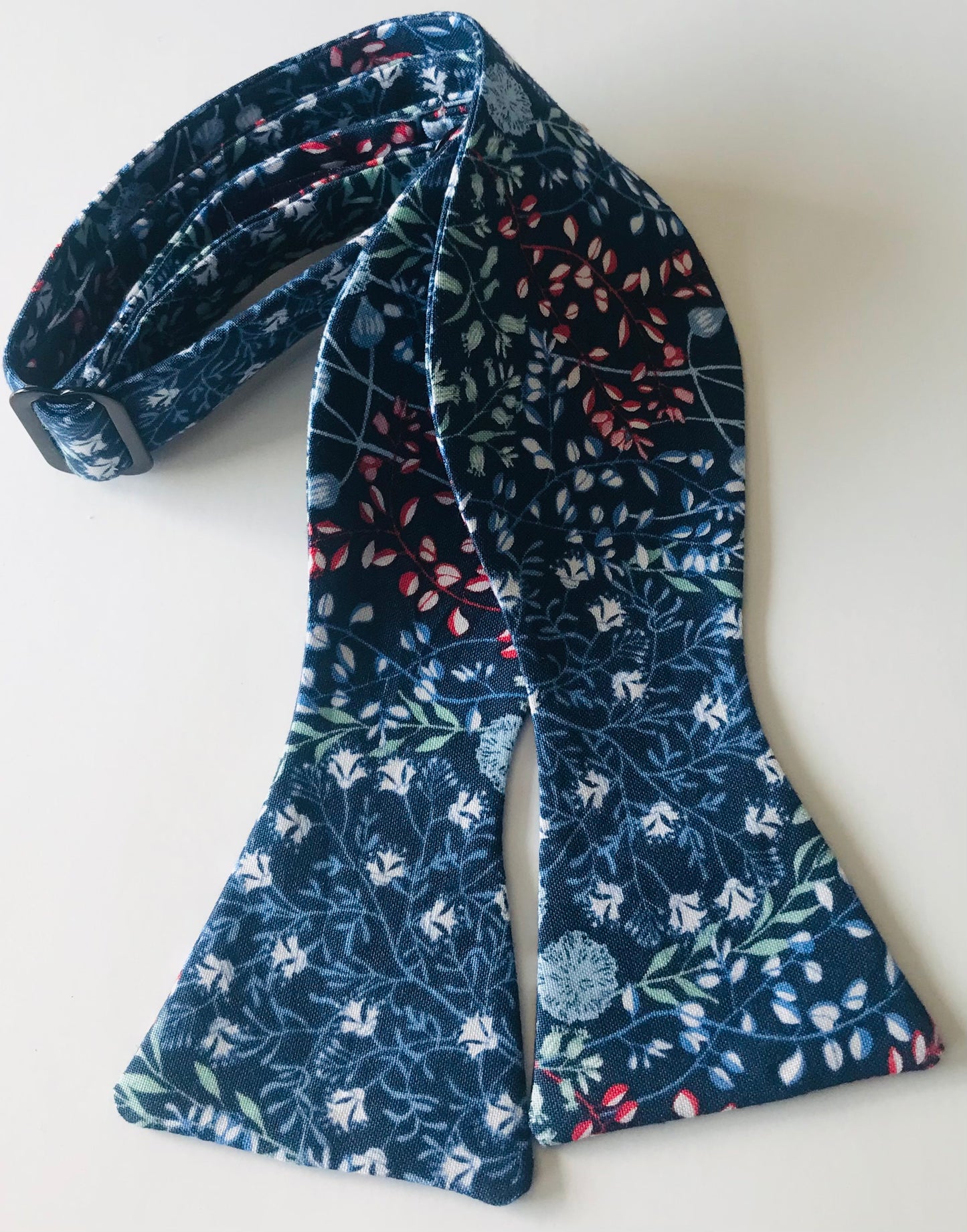 Grand stand (TRADITIONAL BOWTIE)