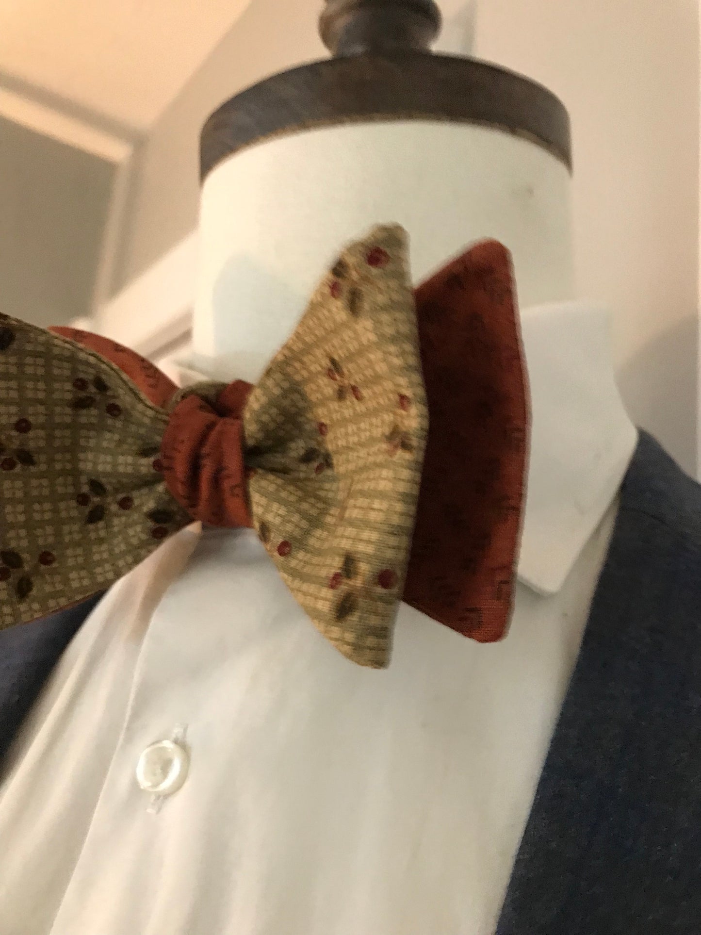 Rust and deeper tan print reversible Bowtie set (traditional)