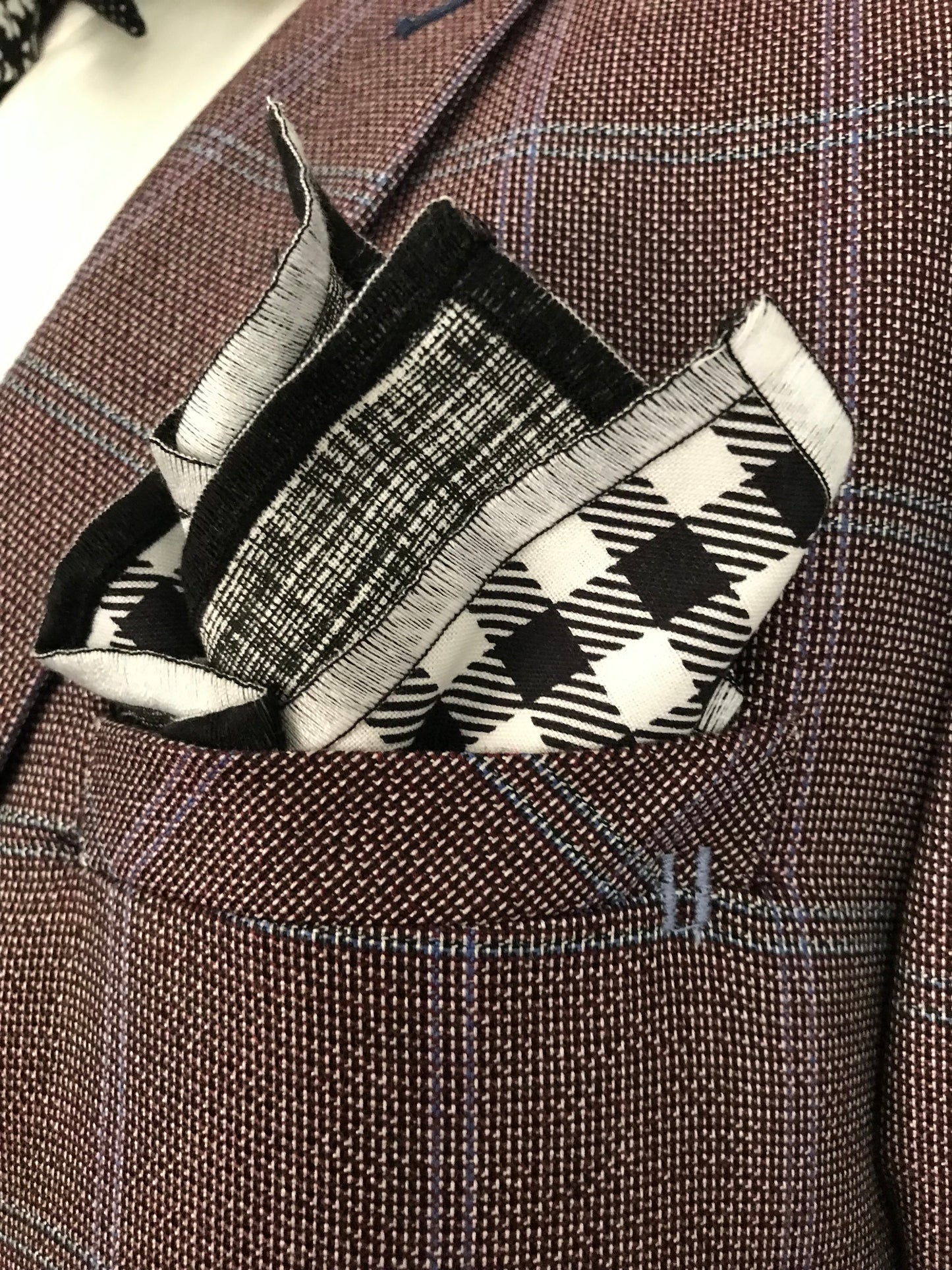 Black print and black and white paisley print reversible Bowtie set (traditional