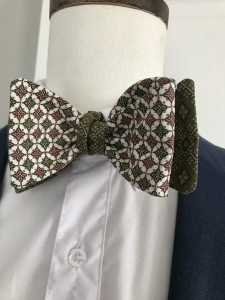 Burgundy white and green print burgundy and green print reversible Bowtie set