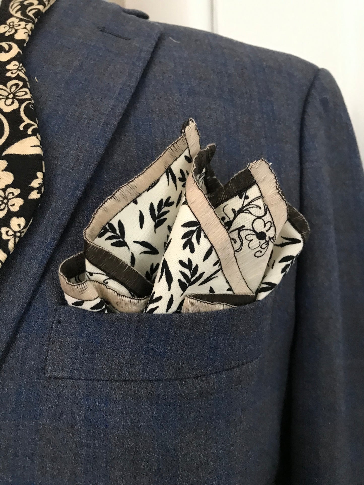 Black and beige print reversible Bowtie set (FATBOW)