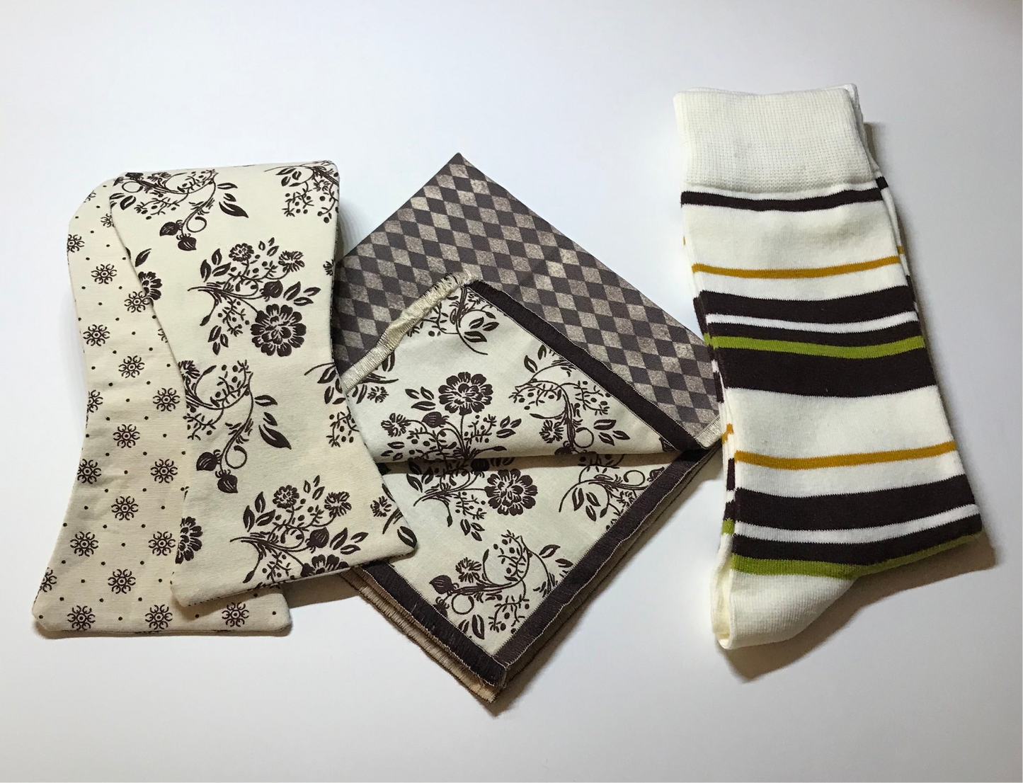 Brown and tan reversible Bowtie set with blending socks (FATBOW)