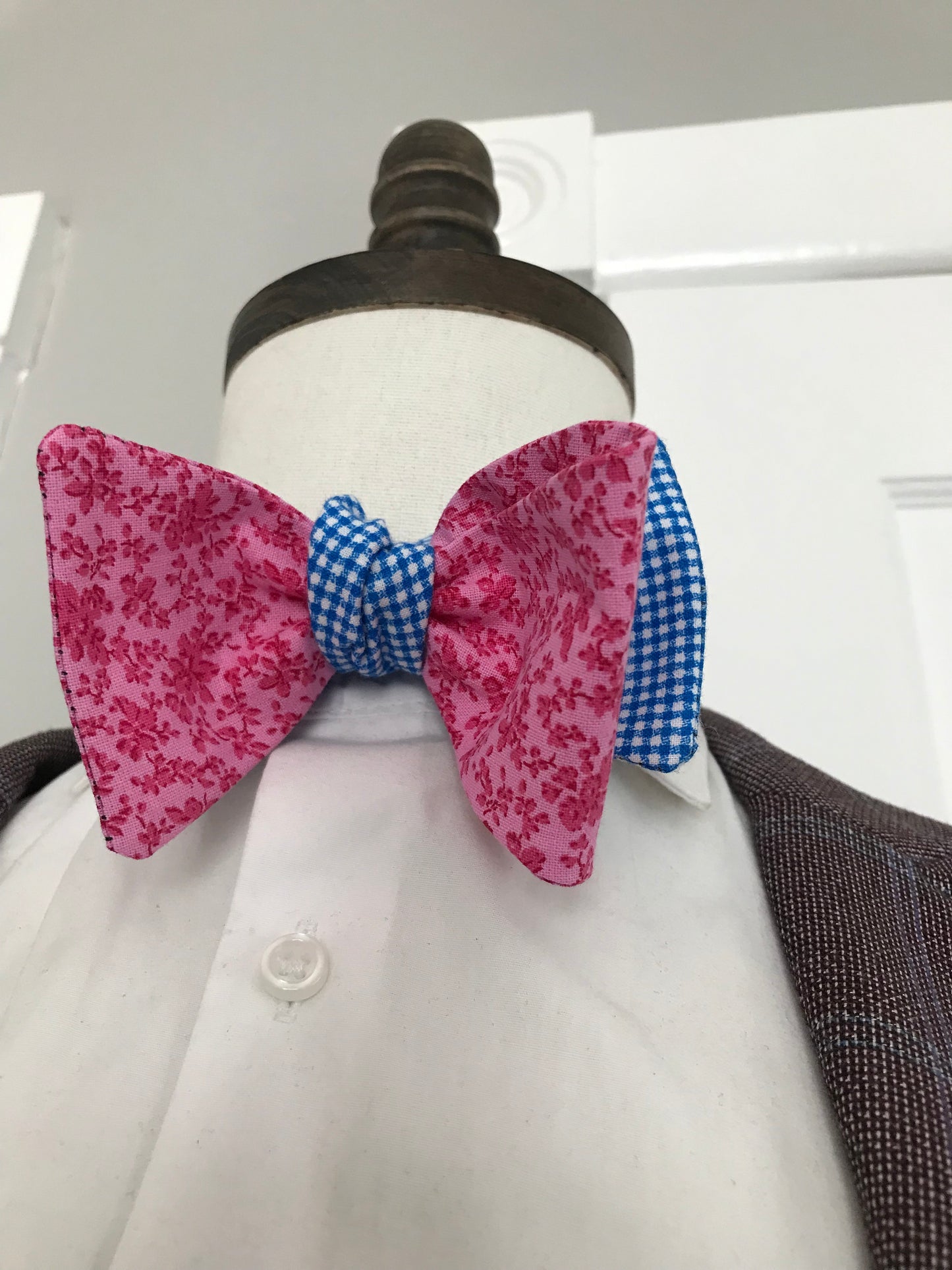 Pink and blue reversible Bowtie set (traditional)