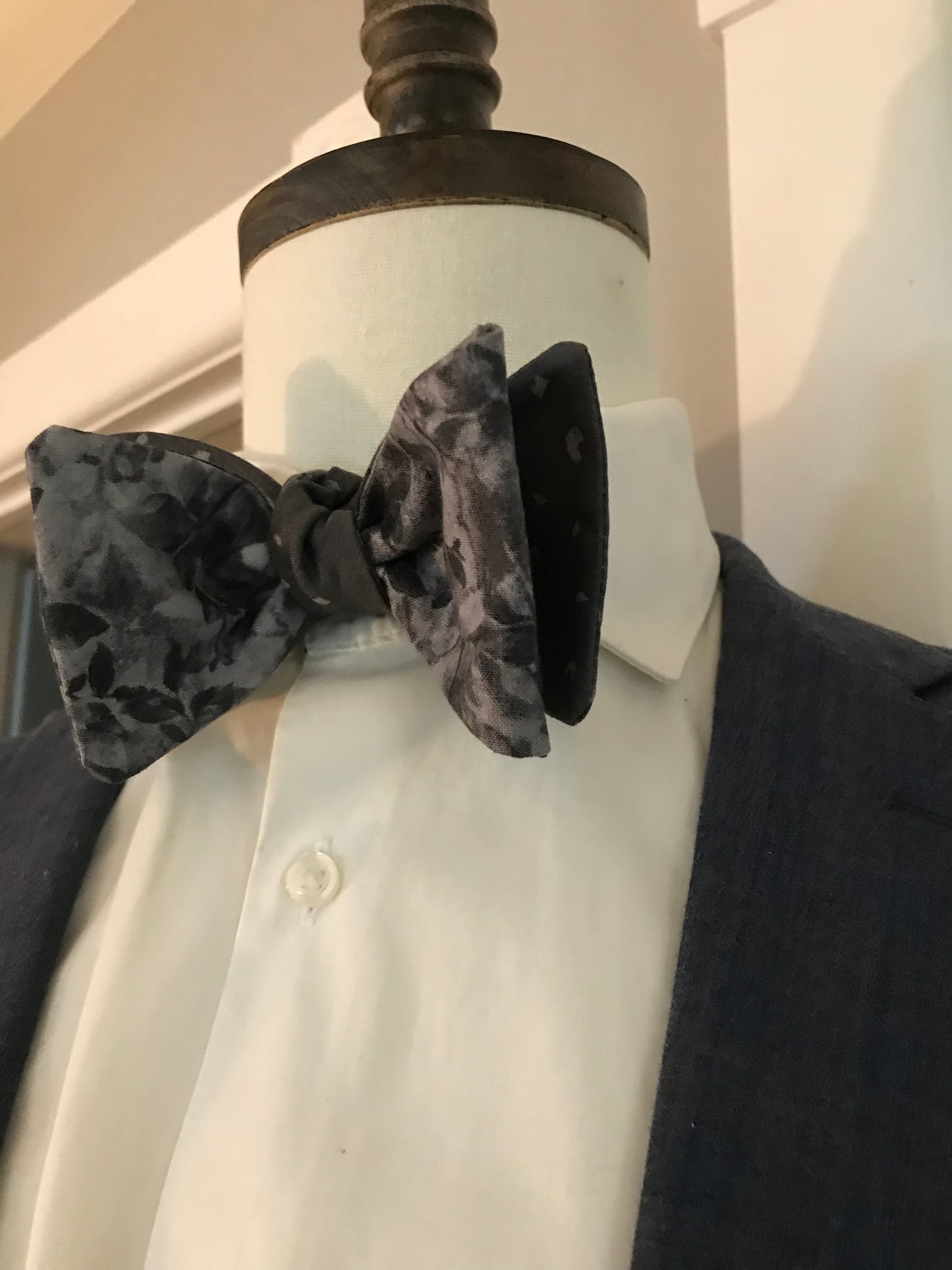 Dark grey and grey print reversible Bowtie set (traditional)