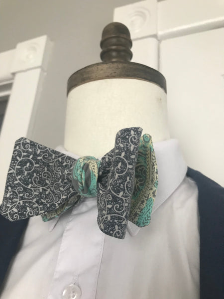 Darker grey with a faint yellow and grey print reversible Bowtie set