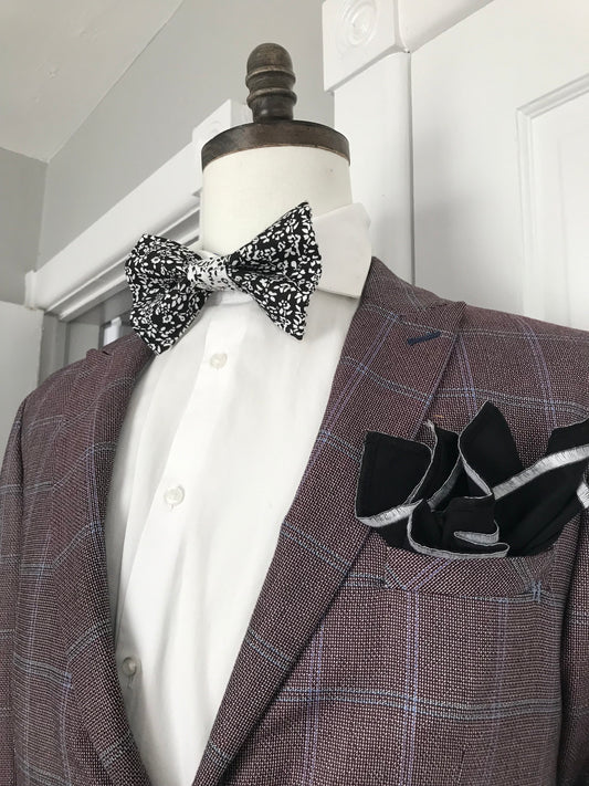 Black and white Pre-Tied Bowtie set