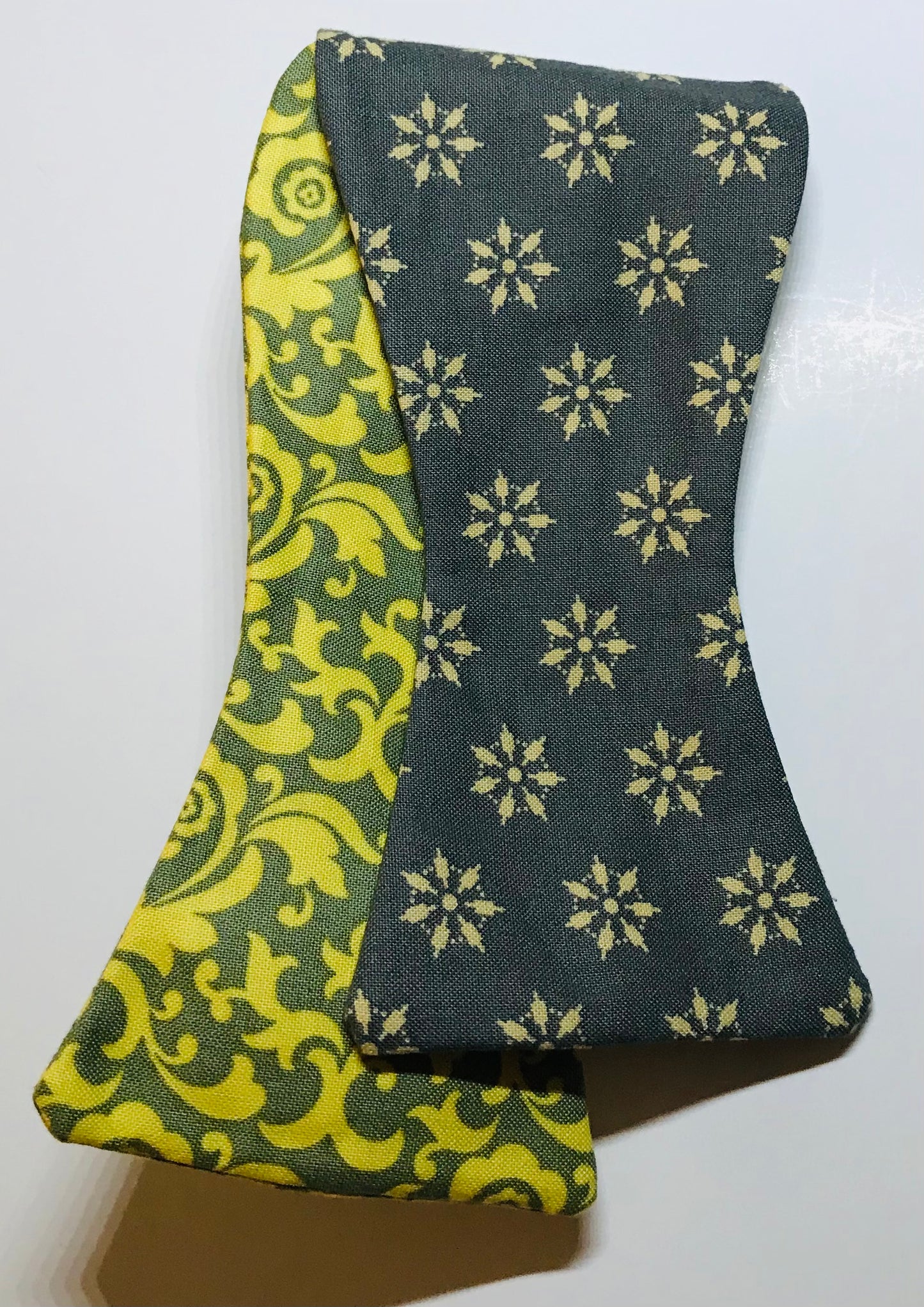 Grey and Yellow reversible Bowtie set with blending socks (FATBOW)